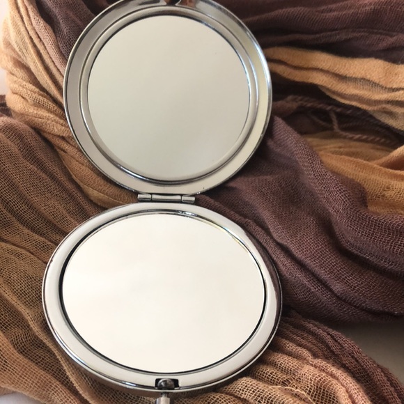 Compact Mirror - Picture 3 of 3